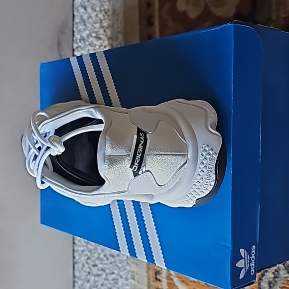 Adidas Ozweego - Picture 4 of 4